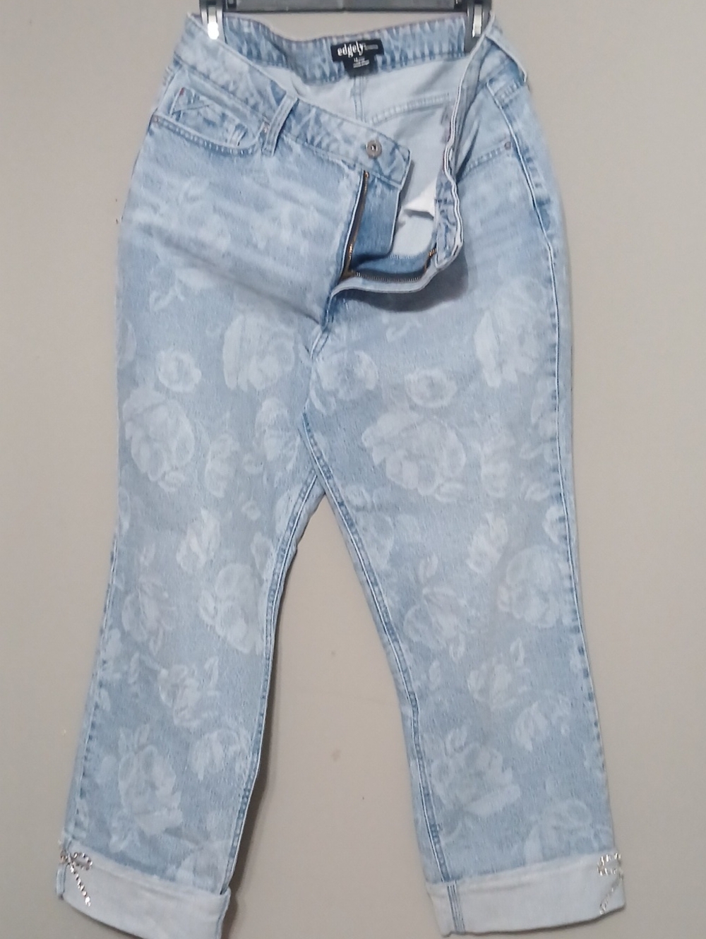 Maurices  Light Blue High-Rise Floral Cropped Jeans